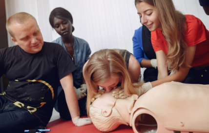 Cursus Reanimatie en AED Baby’s, Kinderen en Volwassenen (online + klassikaal)